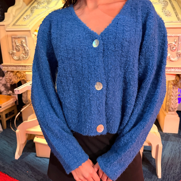 Lisa Says Gah Issa V-Neck Cardi