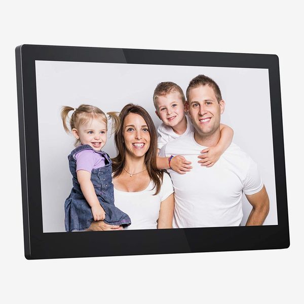 Dragon Touch Classic 15-inch Digital Picture Frame