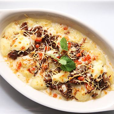 Yuca Gnocchi与Carne Seca（巴西牛肉干）和巴西奶油奶酪