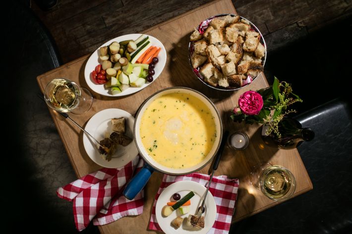 The 5 Best Fondue Pots of 2024 - Culinary Hill