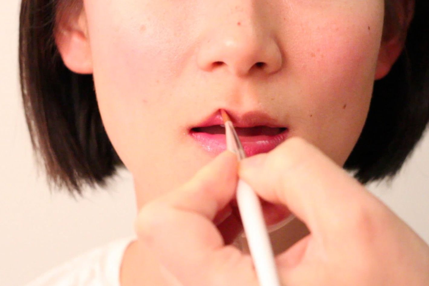 A Step-by-Step Tutorial on Lip Liner, Using GIFs