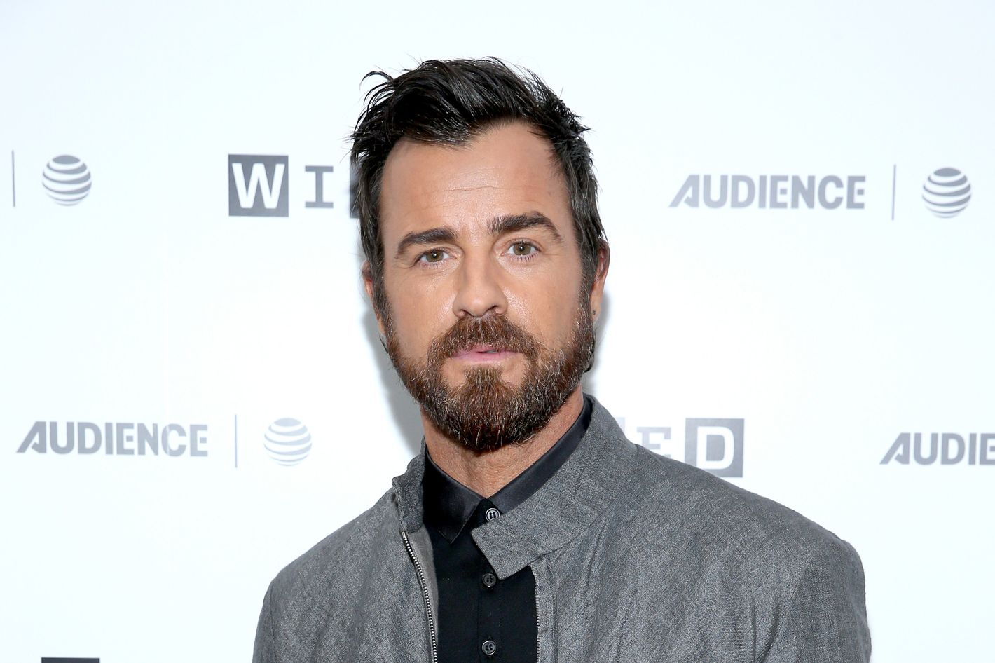 Justin Theroux Enjoys a Good Manscaping
