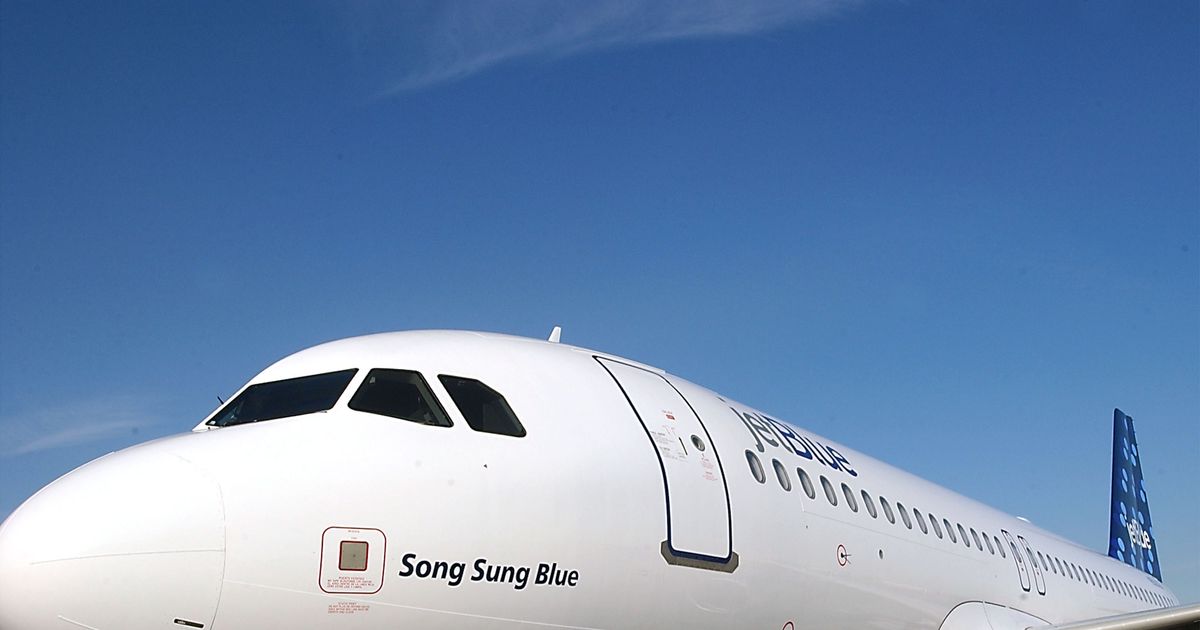 Laser Pointer Temporarily Blinds JFKBound JetBlue Pilot