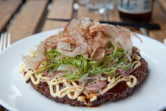 https://pyxis.nymag.com/v1/imgs/608/5fd/08cfb2ae91f997ed9bc834d1884e55c9e5-19-okonomiyaki-shalom-japan.h375.w560.jpg