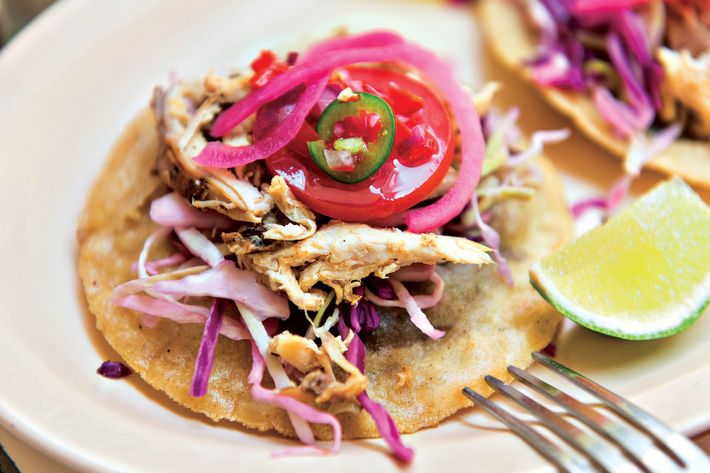 Tacombi West Village: Panucho de pollo.