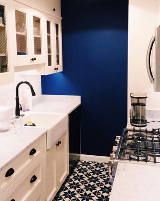 The East Village apartment’s eat-in kitchen is painted in Benjamin Moore’s “Down Pour Blue.”