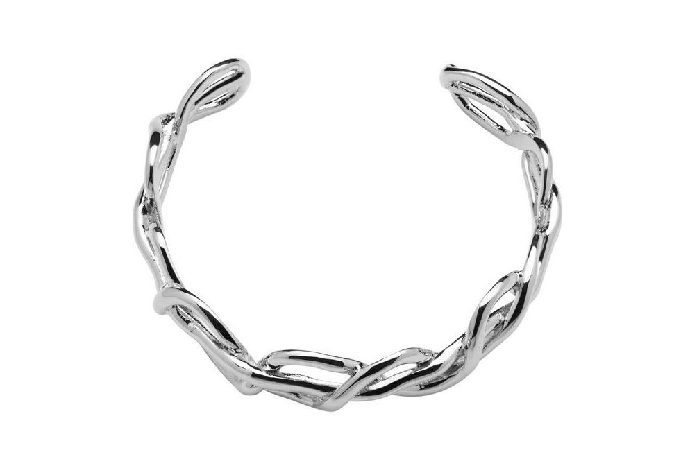 The ’90s Choker Is Back With a Vengeance