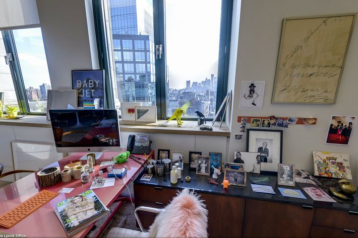 jenna lyons desk