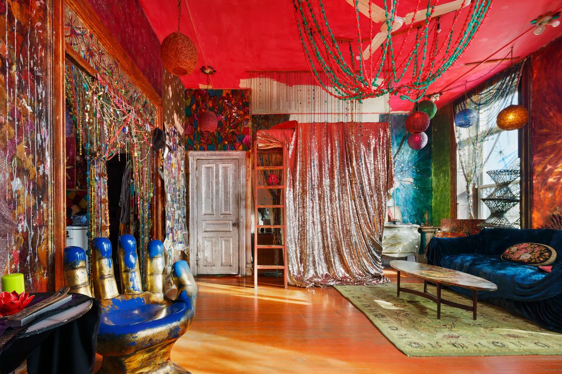 Tour Gerald Decock S Bohemian Studio At The Chelsea Hotel