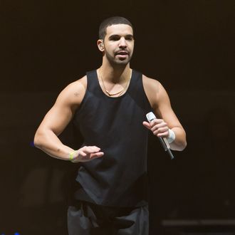 PHILADELPHIA, PA - DECEMBER 18: Rapper Drake performs during the 