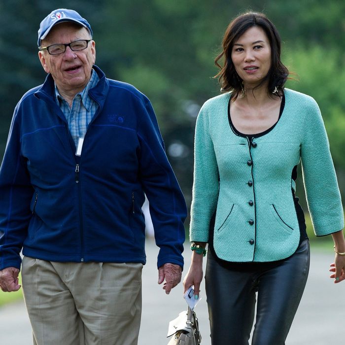Rupert Murdoch, chairman and chief executive officer of News Corp., left, and his wife Wendi Deng arrive for the morning session at the Allen & Co. Media and Technology Conference in Sun Valley, Idaho, U.S., on Thursday, July 12, 2012. Media moguls gathered at the annual Allen & Co. conference have spent recent years contemplating how to cope with technology companies drawing audiences away from television and movies. 