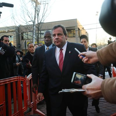 New Jersey Gov. Chris Christie enters the Borough Hall in Fort Lee to apologize to Mayor Mark Sokolich on January 9, 2014 in Fort Lee, New Jersey. 