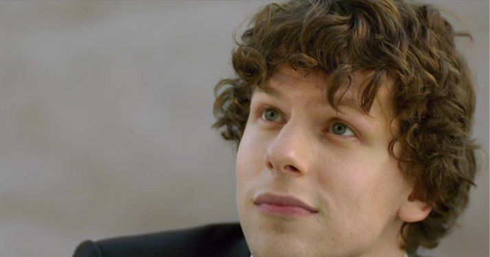 Jesse Eisenberg、Dakota Fanningはテロリスト映画に参加します夜の動き