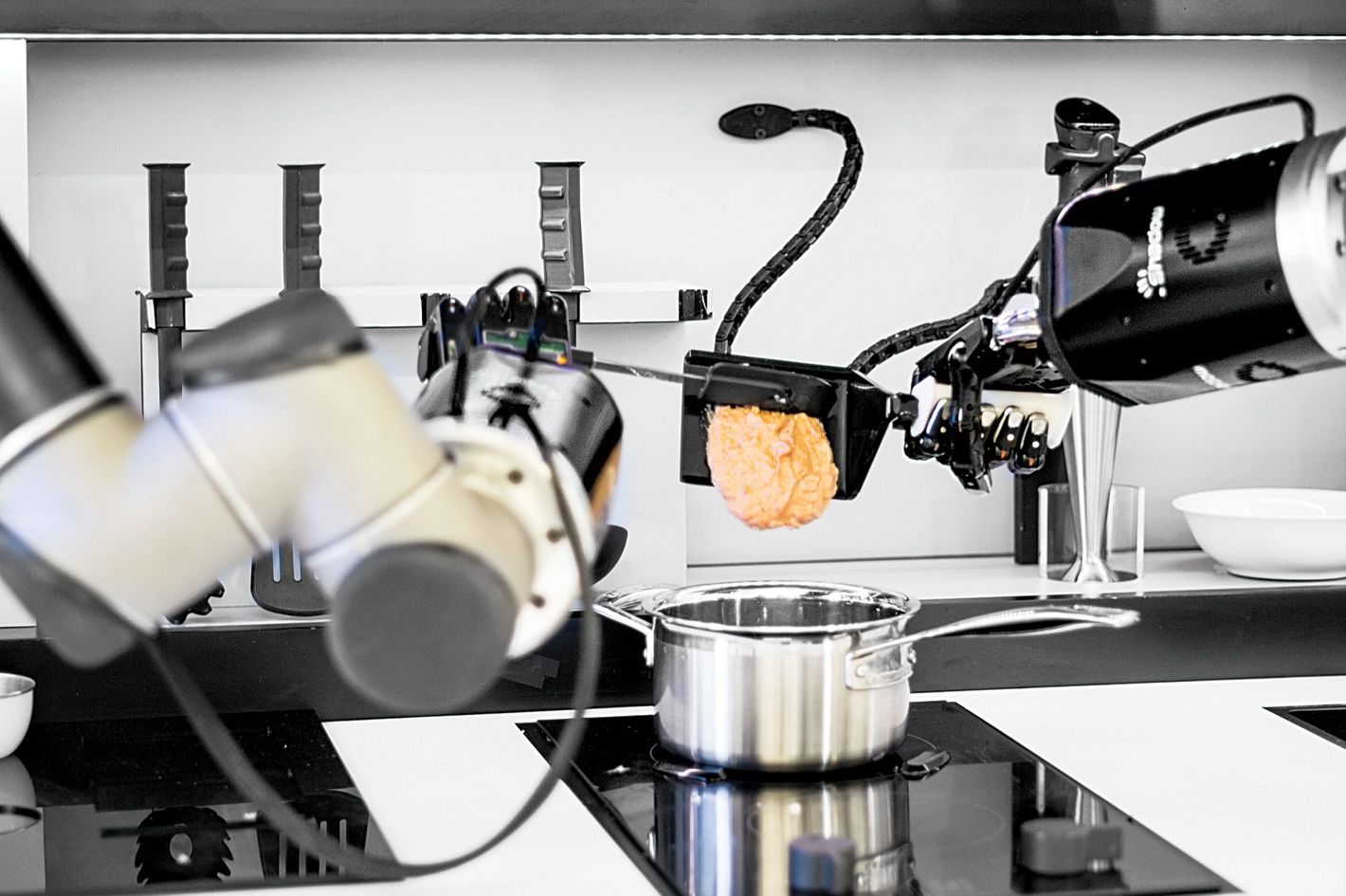 Highly Reliable, Efficient and Safe Cooking Robot 