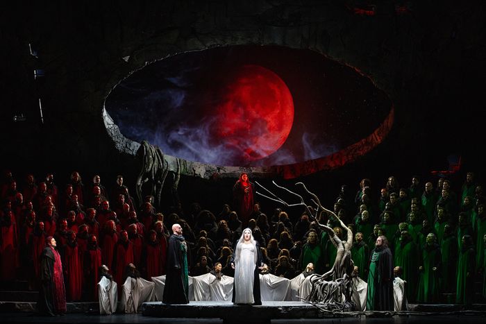 Review: 'Lohengrin' at the Metropolitan Opera