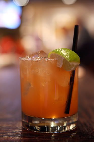 Hornitos Reposado龙舌兰酒，Gran Gala，血橙汁和酸橙汁