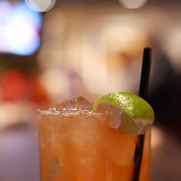 Hornitos Reposado龙舌兰酒，Gran Gala，血橙汁和酸橙汁