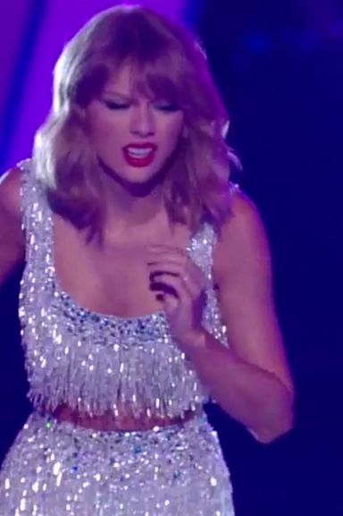 Taylor's "I'm doing a comedy bit" face.