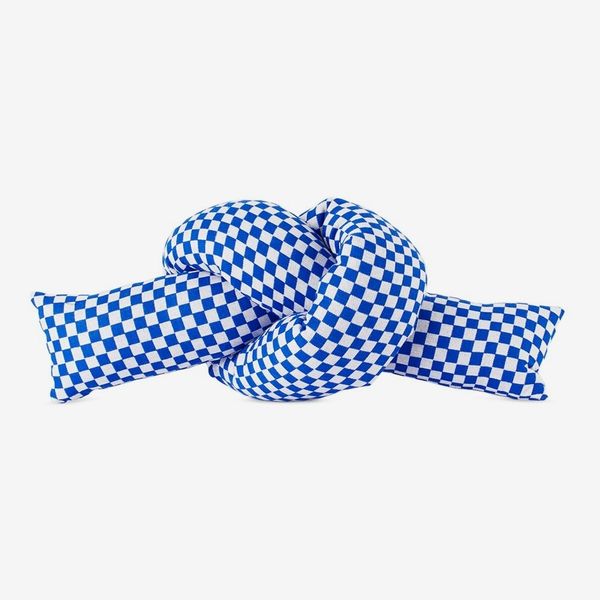 Jiu Jie Ssense – Exclusive baby knot pillow in blue and white