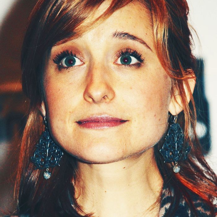 All About ‘smallville Actress Allison Mack Role In Sex Cult