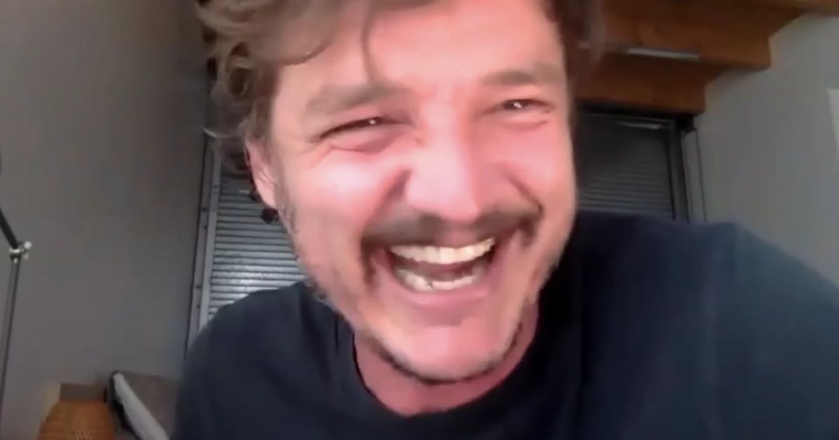 佩德羅·帕斯卡（Pedro Pascal）打破了，並且打破了，在社群虛擬表讀取重聚