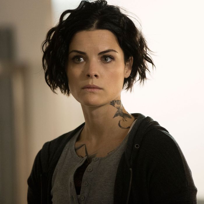 She jane. Джейми Александер Blindspot. Джейми Александер слепая зона. Леди Сиф - Джейми Александер.