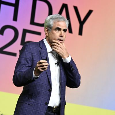 Jonathan Haidt's NYU Grad Speech Fittingly Became a Debate Jonathan Haidt's NYU Grad Speech Fittingly Became a Debate