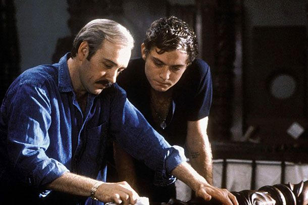 In retrospect, perhaps Clint Eastwood wasn’t the ideal choice to direct this languorous, Southern Gothic comedy-drama-mystery about a flamboyant, rich, gay antiques dealer accused of murder. Forget Oscars; the film, based on John Berendts’s ubiquitous best-seller, flopped mightily. But somewhere in that mess was Spacey’s engaging, pitch-perfect turn as the aforementioned suspect. With his well-calibrated Southern drawl, smooth mannerisms, and genteel demeanor, Spacey exuded charm, mystery, and menace -- qualities the film otherwise lacked.