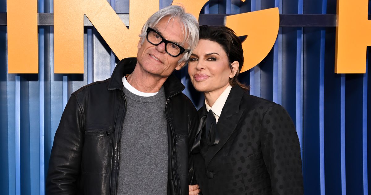 Lisa Rinna Thinks Love Island Bryce Looks Like Harry Hamlin