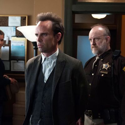 JUSTIFIED -- Foot Chase -- Episode 6 (Airs Tuesday, February 12, 10:00 pm e/p) -- Pictured: (L-R) Timothy Olyphant as Deputy U.S. Marshal Raylan Givens, Walton Goggins as Boyd Crowder, Jim Beaver as Shelby Parlow