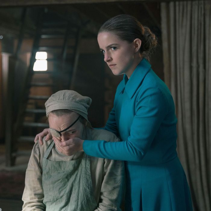 The Handmaid S Tale Season 4 Premiere Recap Episode 1 Pigs