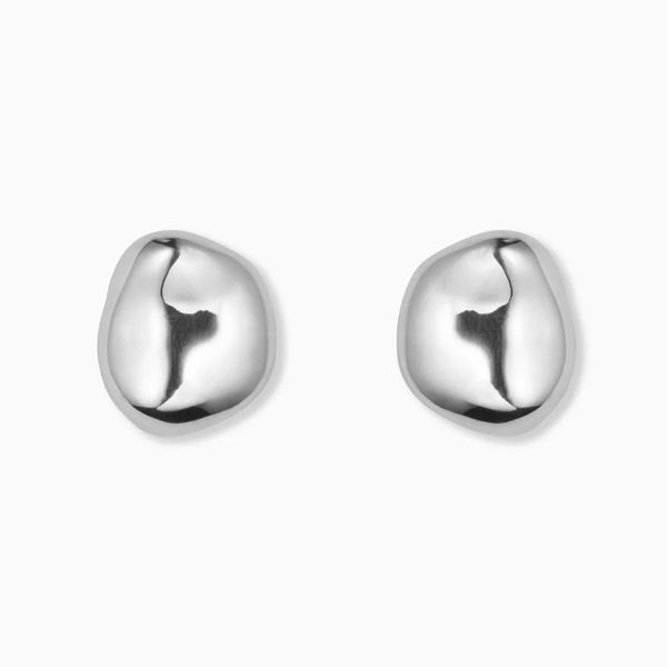 Best Mother’s Day Gifts Under $200 Mejuri Bold Pearl Hoop Earrings