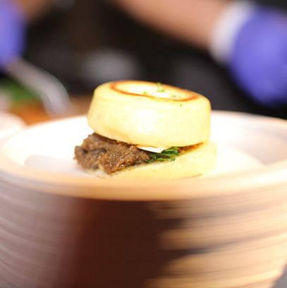 Montaditos de阴茎德托罗(蒸brioche, pulled oxtail, mushroom, and kale) from Manzanilla.