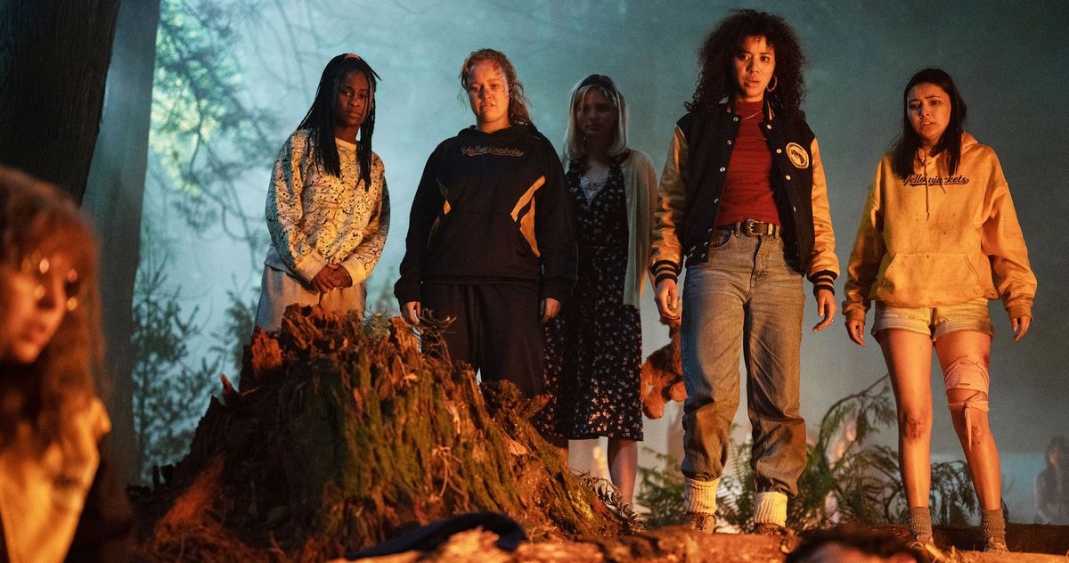 Yellowjackets Review: Shauna & Jackie Are Horrifying Friends - Yellow Jackets How Many Episodes In Season 1