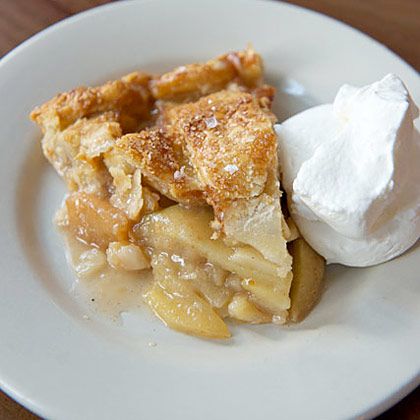 地壳:4.5“底层有点解体。”馅料:4.5英寸，主要是苹果。它又松又软，说明它很湿润。可能会有一些肉桂，但它是支持的。”舒适系数:5分，总分:14分