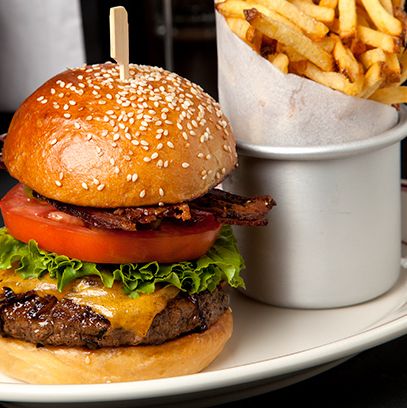 黑胡椒培根，纽约州切达干酪，西班牙洋葱，甜番茄酱。