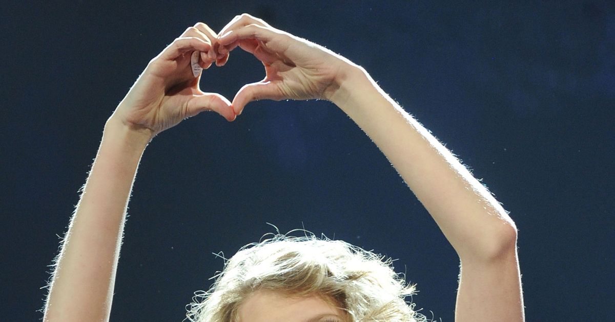 Taylor Swift Polls on X: Which hand heart pic? Vote below!  #ARIASTAYLORSWIFT #TaylorSwift #Swifties #heart #handheart #love  #lovelovelove #Fearless #SpeakNow  / X