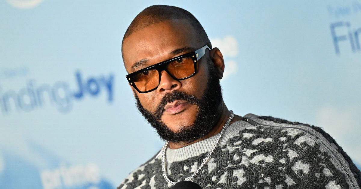 The mogul handed out 250 $1,000 gift cards to TSA employees at the Atlanta airport amid the government shutdown.