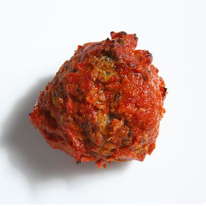 “这些都是非常好。我喜欢的大小;他们不feel like they're perfectly round. They're not trying to be fancy. They're not trying to reinvent the wheel. They get kudos for value. The sauce is the least attractive part.