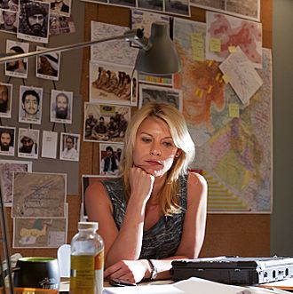 Claire Danes as Carrie Mathison in Homeland (episode 2) - Photo: Kent Smith/SHOWTIME - Photo ID: homeland_102_0194