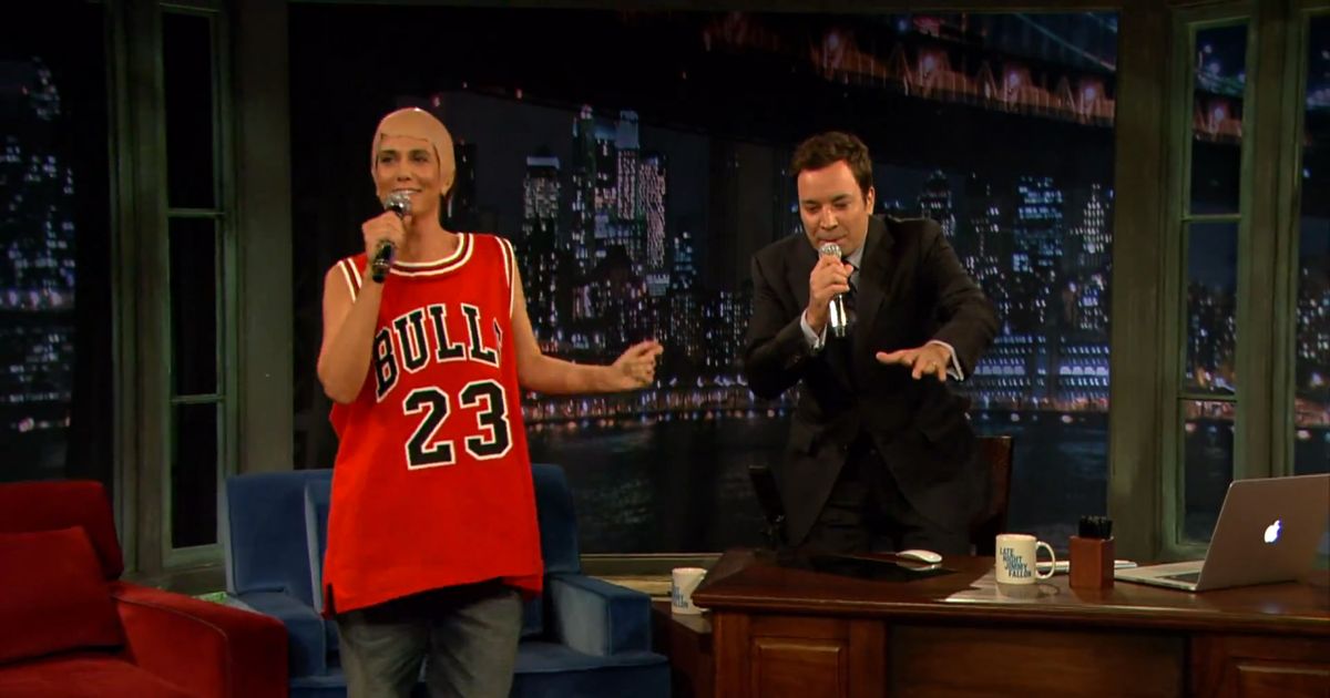 Kristen Wiig Sings ‘Get Lucky’ As Michael Jordan on Late Night