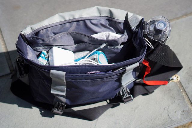 closer laptop briefcase