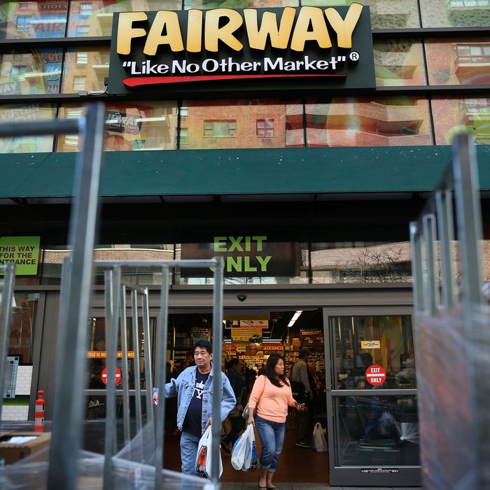 Inside The Collapse Of Fairway New York S Favorite Failing Grocery Store