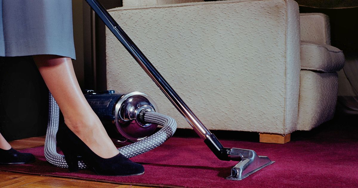 You Can Now Buy a Tiny Vacuum Cleaner to Remove Crumbs From Your Desk and  Bed / Bright Side