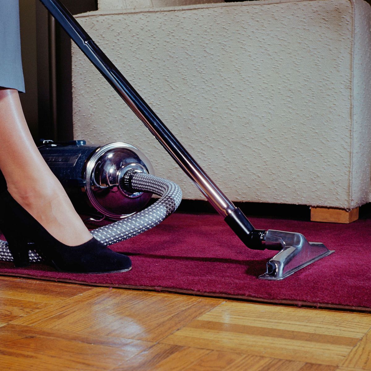 8 Best Vacuums According To, A Good Vacuum Cleaner For Hardwood Floors