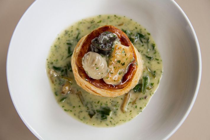 Escargot vol-au-vent, ramps, ris de veau.