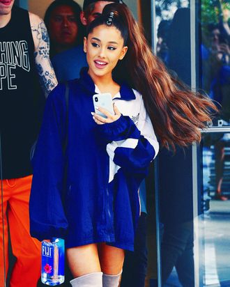 Ariana Grande Gets Tattoo for Pete Davidson’s Late Father