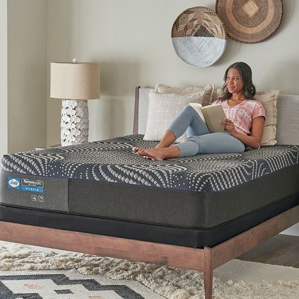 Sealy Posturepedic® Plus Hybrid Ultimate Support + Cooling