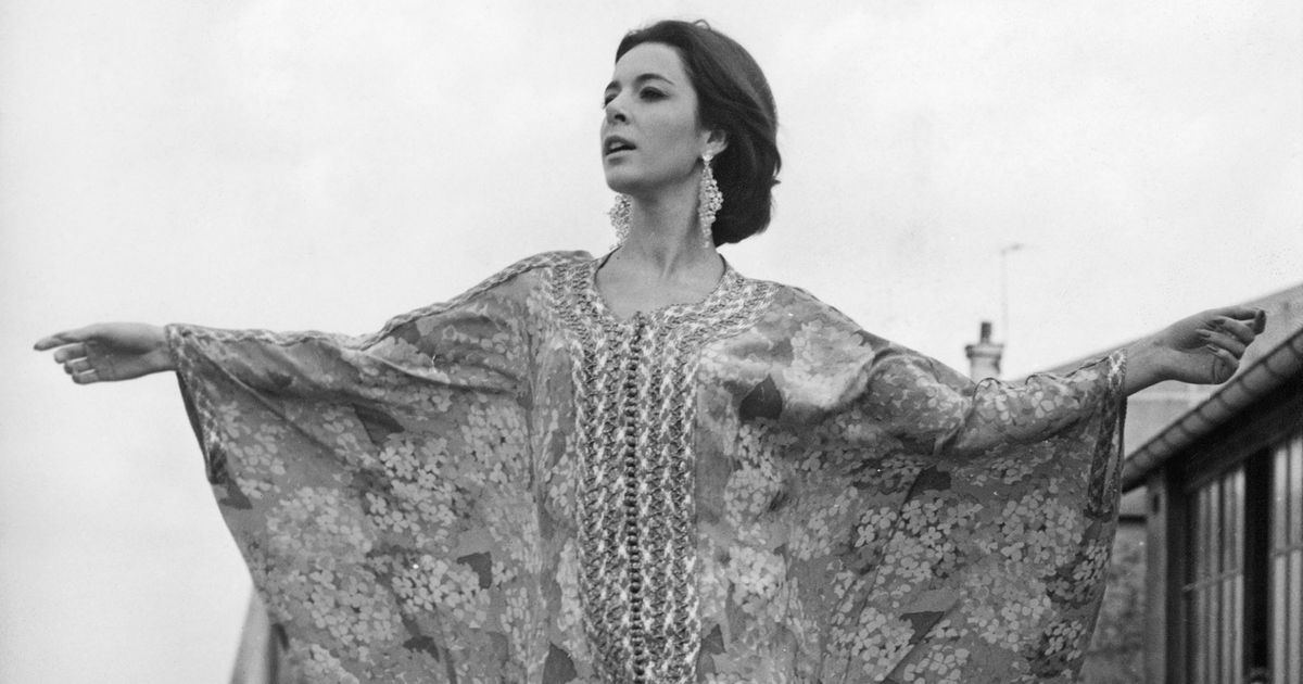 Caftan, moves with the Air and with the Body