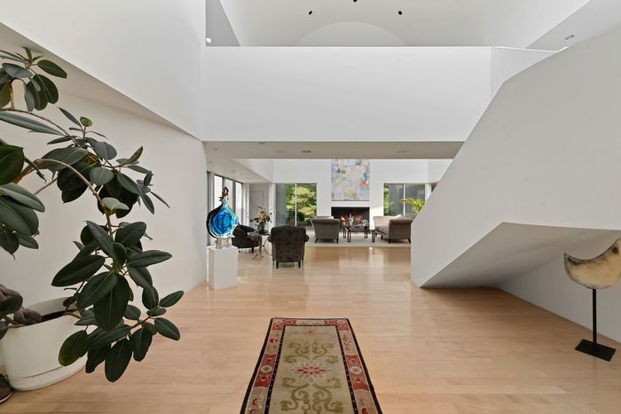 Myron Goldfinger’s Chappaqua DiSavino Home in Photos